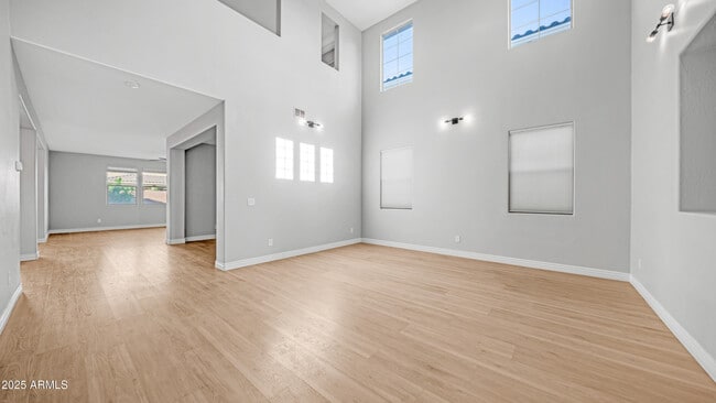 Building Photo - 4349 S Helix