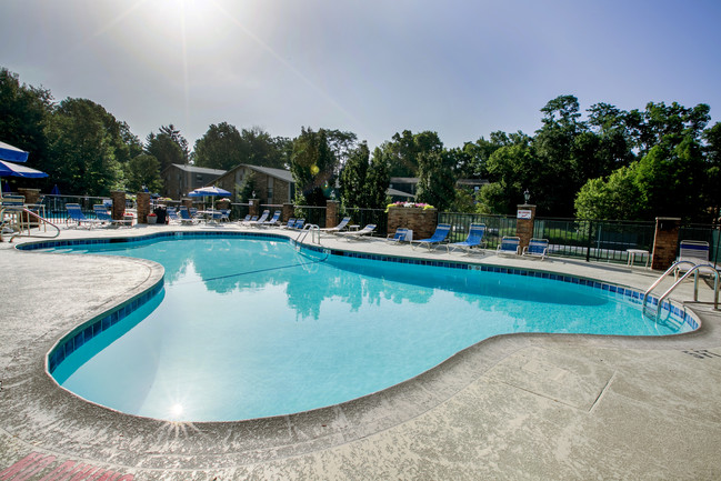 Gettysburg Square Apartments pool - Gettysburg Square