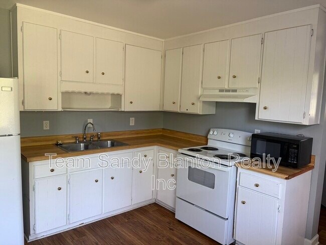 Building Photo - 204 Brandywine Rd