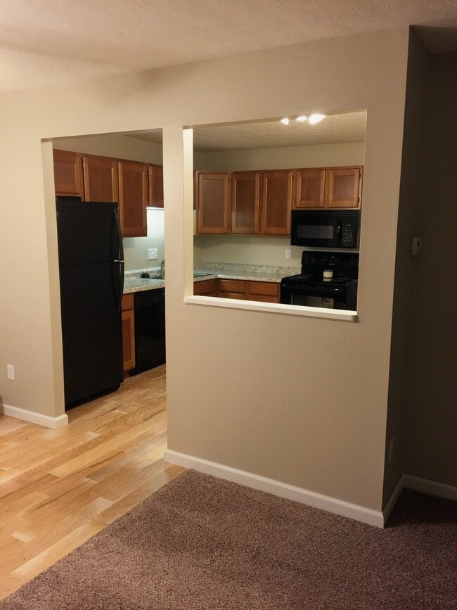 Building Photo - 7213 Creekview Dr #4