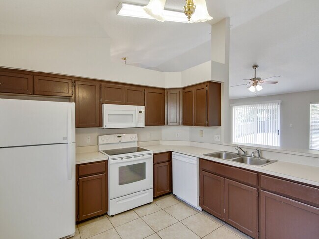 Foto del edificio - 918 Palm Forest Ln