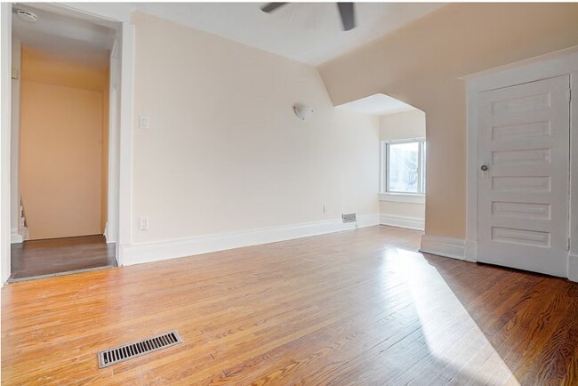 Photo du bâtiment - 13 Bellefair Ave