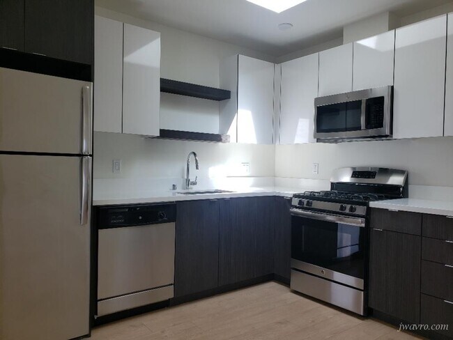 Building Photo - 520 9th St