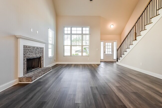 Building Photo - 1163 Pebble Ridge Dr