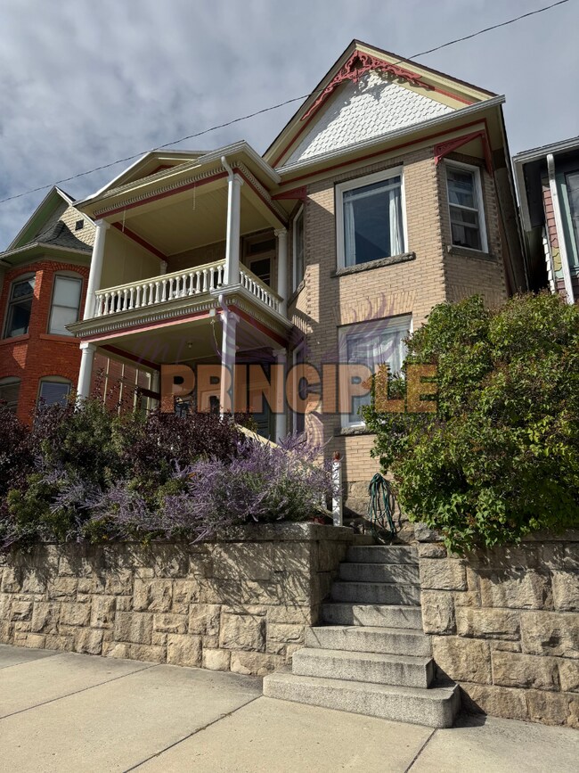 Building Photo - 807 W Galena St
