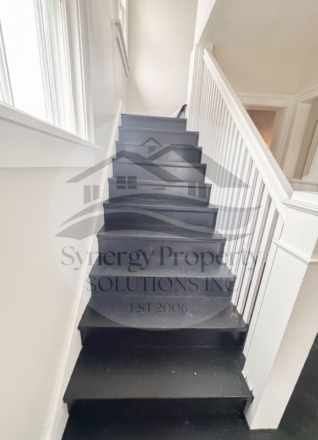 Building Photo - House with Garage