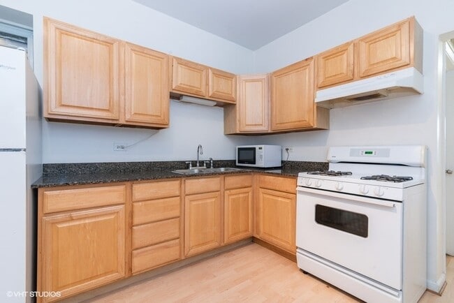 Building Photo - 912 N Ashland Ave