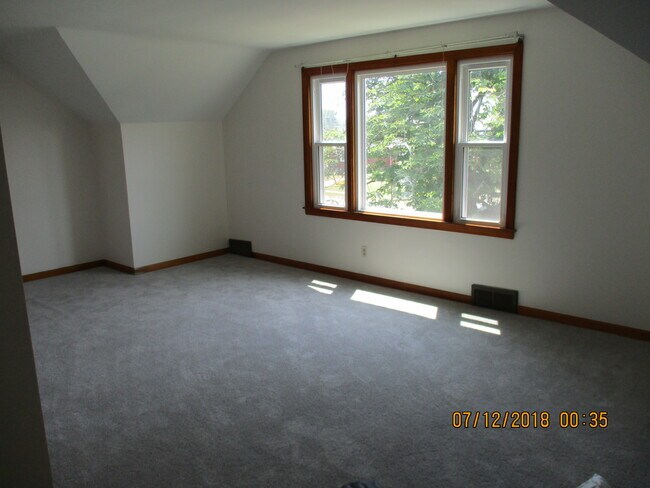Foto del edificio - 586 Martin Rd