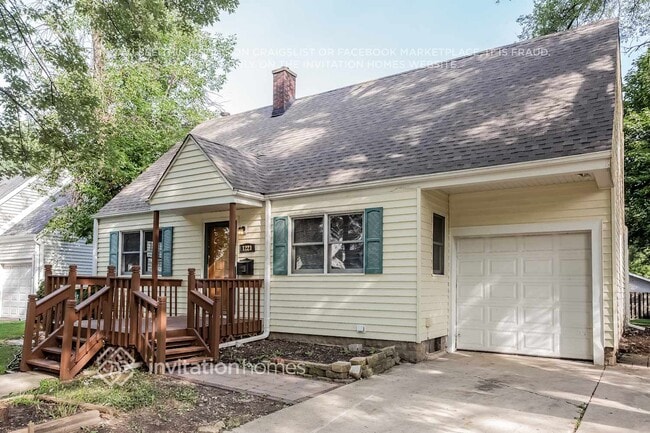 Building Photo - 1221 Oneida St
