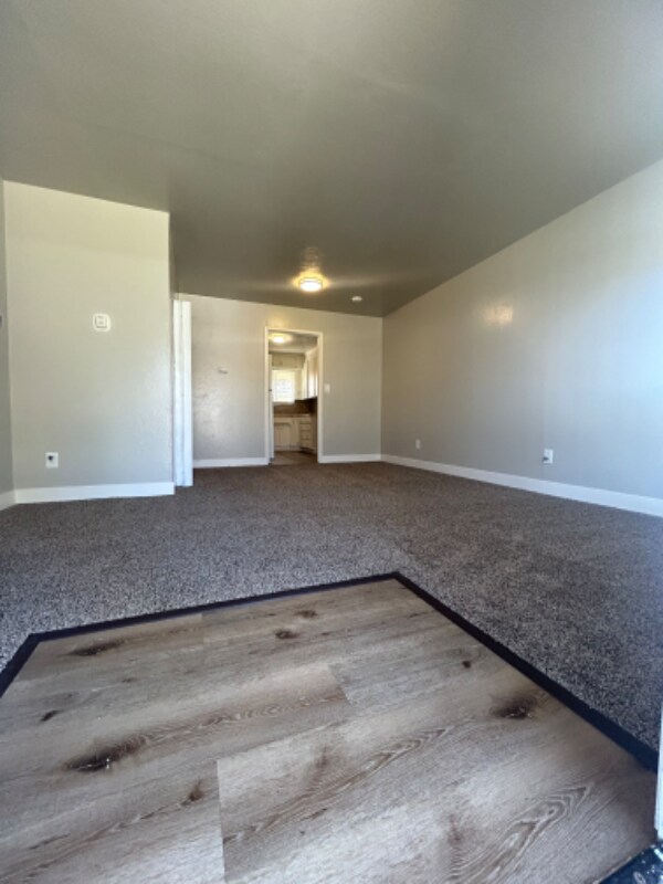 Foto principal - 3323 E Clinton Ave