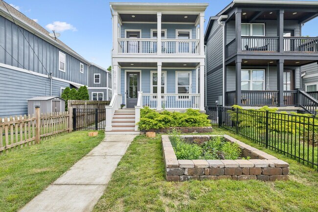 Building Photo - 6216B California Ave