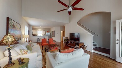 Building Photo - 1321 Paige St