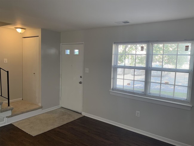 Building Photo - 6438 Colonial Knoll