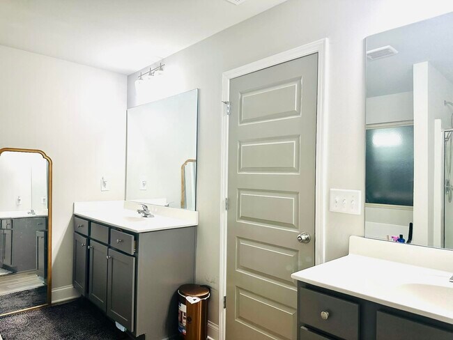 Building Photo - 481 Omnia Ct