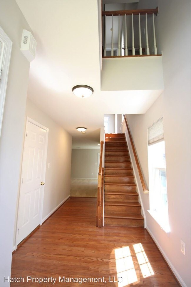 Building Photo - 2 br, 2.5 bath House - 5929 Kirkcaldy Lane