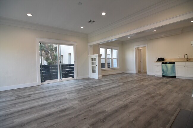 Building Photo - 2103 7th Ave