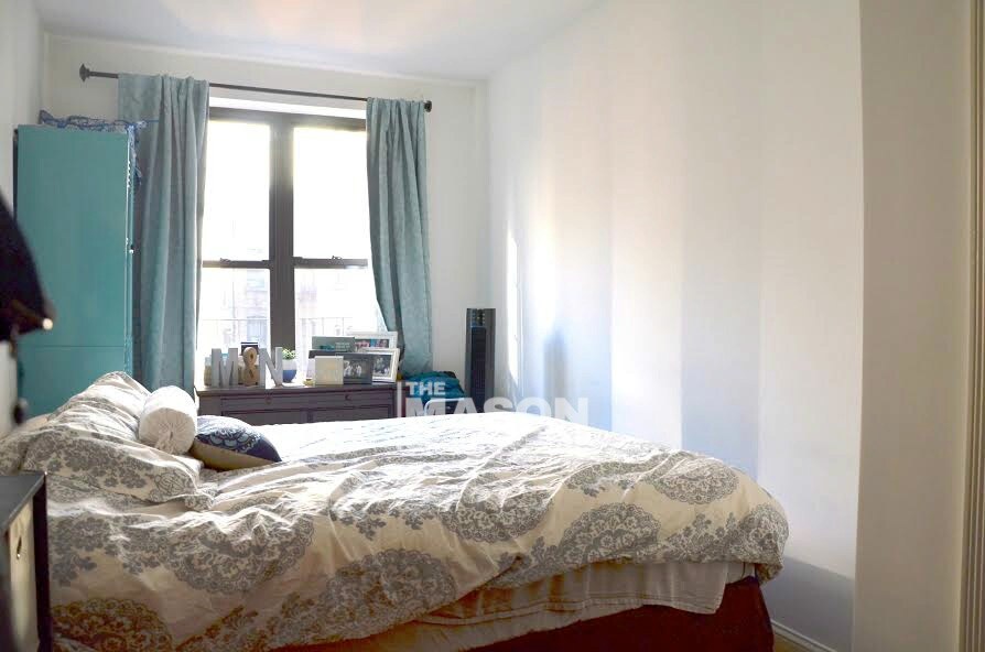 Foto del edificio - 533 E 81st St