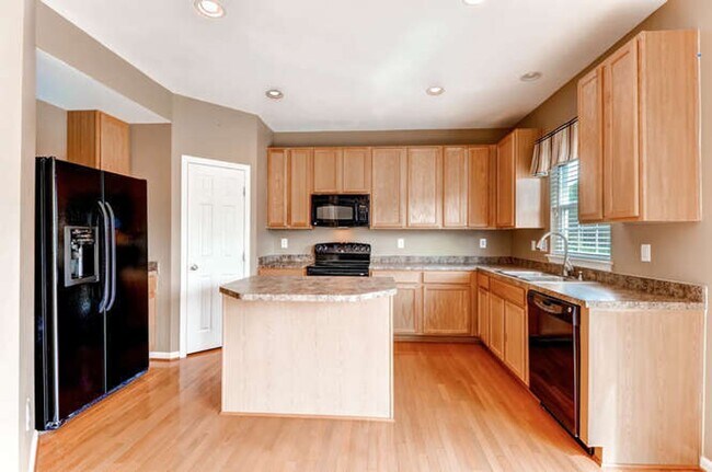 Foto del edificio - Large Single Family Home Near APG!