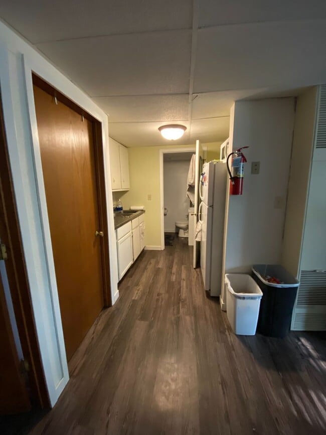 Building Photo - 3 Bedroom Near Campus