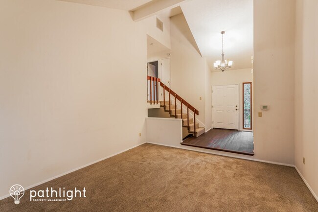 Building Photo - 14584 Rainbow Dr, Lake Oswego, OR, 97035