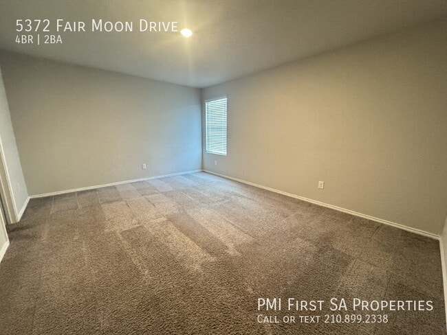 Foto del edificio - 5372 Fair Moon Dr