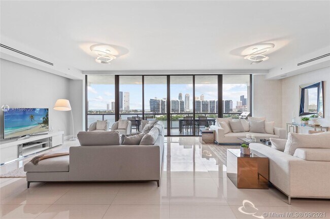 Foto del edificio - 3300 NE 188th St