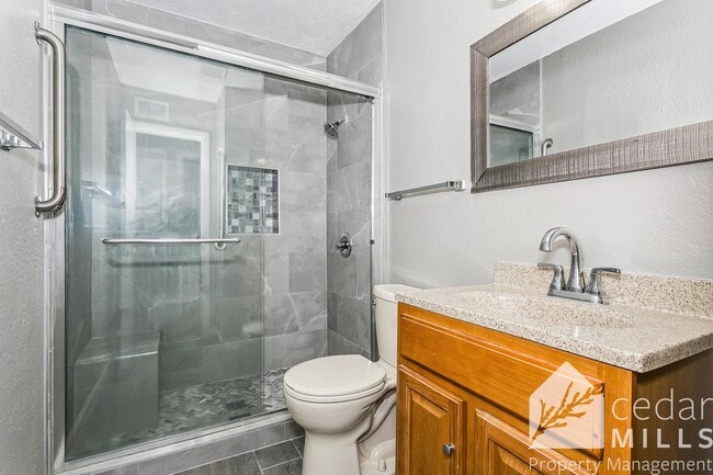 Building Photo - Large 3 Bedroom Ranch w/ Extra Space