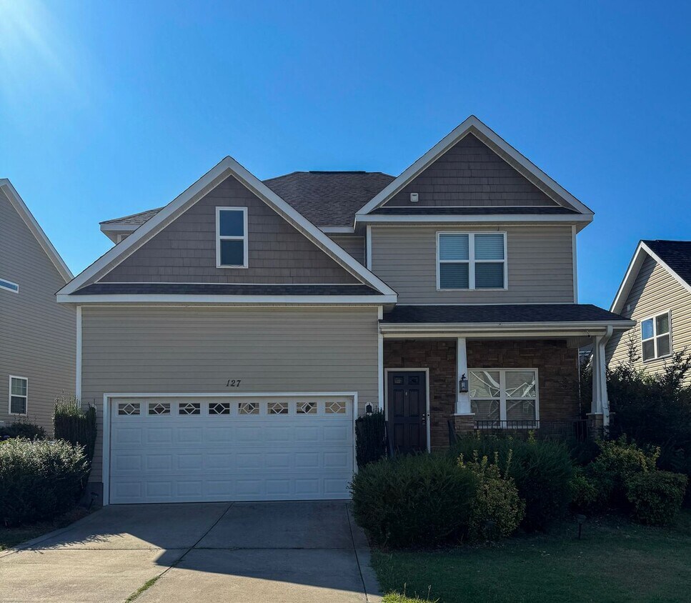 Primary Photo - Stunning 4 Bed 2.5 Bath Home in Aberdeen