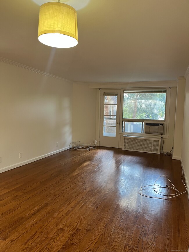Building Photo - 71 Strawberry Hill Ave