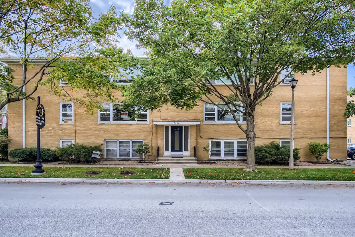 8038 Niles Ave, Skokie, IL 60077 Townhome Rentals in Skokie IL