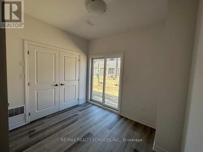 Building Photo - 461 Blackburn Dr