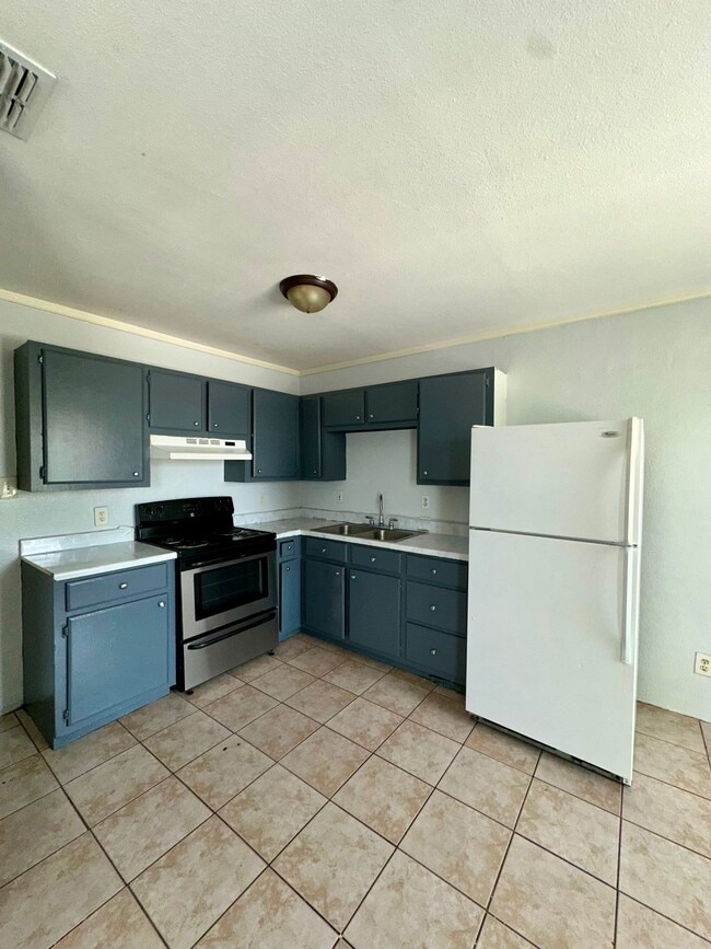 Building Photo - 3801 N Inspiration Rd