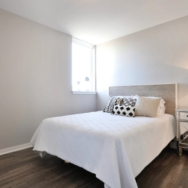 Foto del edificio - 301 W North Ave