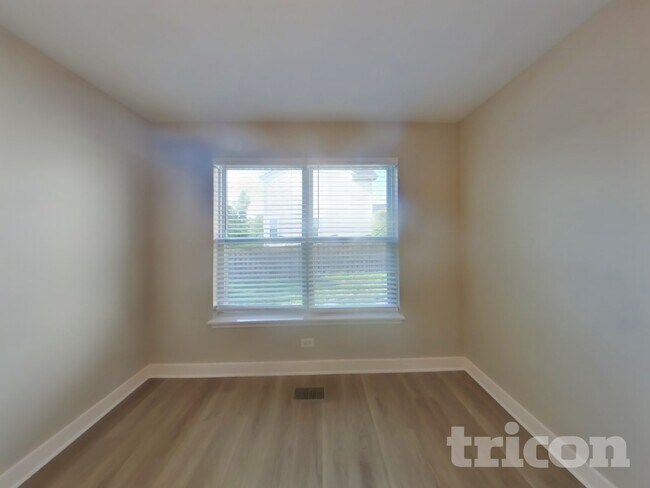 Building Photo - 220 Winding Canyon Way