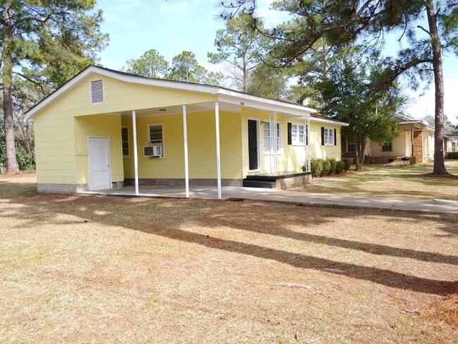 Building Photo - 1821 Samford Ave