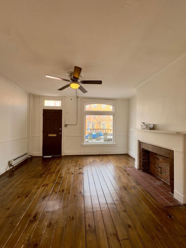 Foto del edificio - Charming 3Bed/2Bath Townhome in Historic Ridgley Delight!