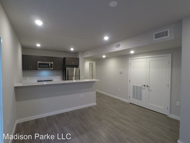 Building Photo - 133 S 46th St