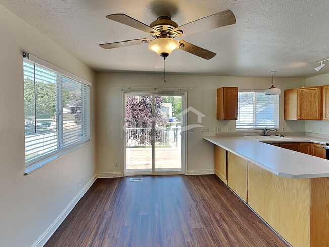 Building Photo - 1414 Willow Valley Dr
