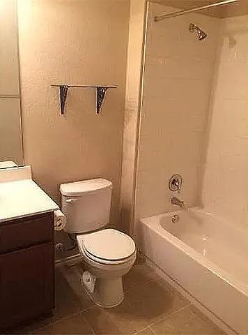 Building Photo - 520 S Brook Dr