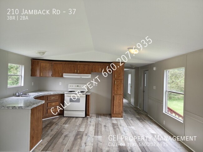 Building Photo - 210 Jamback Rd