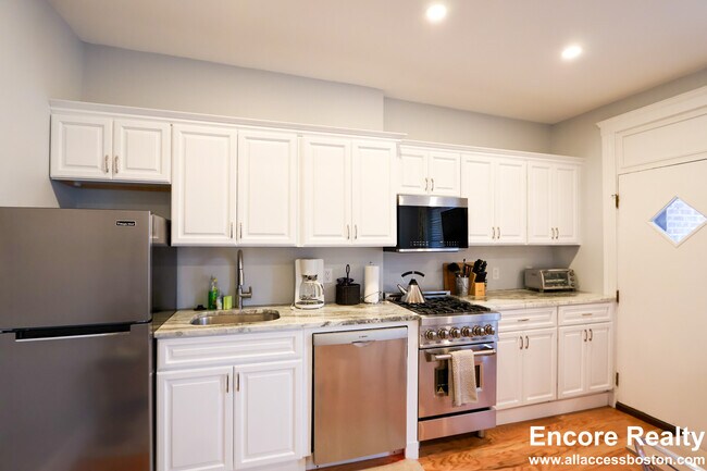 Foto del edificio - 185 Chestnut Hill Ave