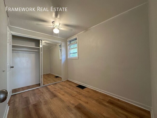 Foto del edificio - 1356 Zephyr St