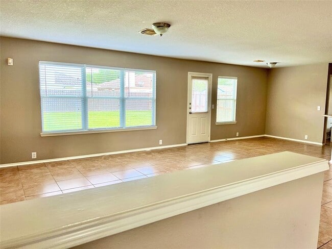 Building Photo - 14906 Sugarhollow Dr