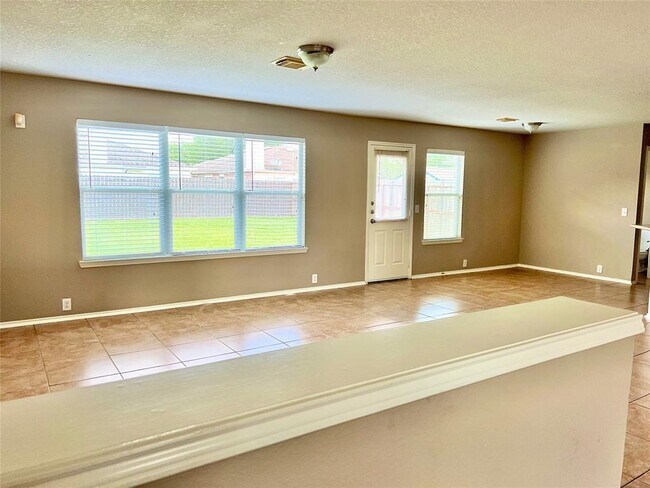 Foto del edificio - 14906 Sugarhollow Dr