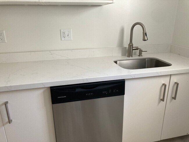 Building Photo - 369 N 450 W