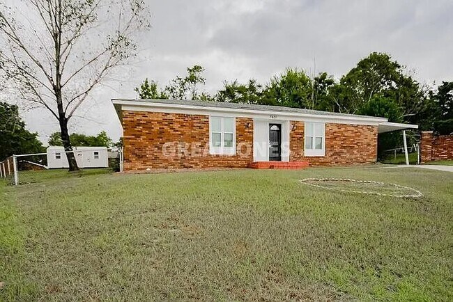 Building Photo - 3401 Blackstone St