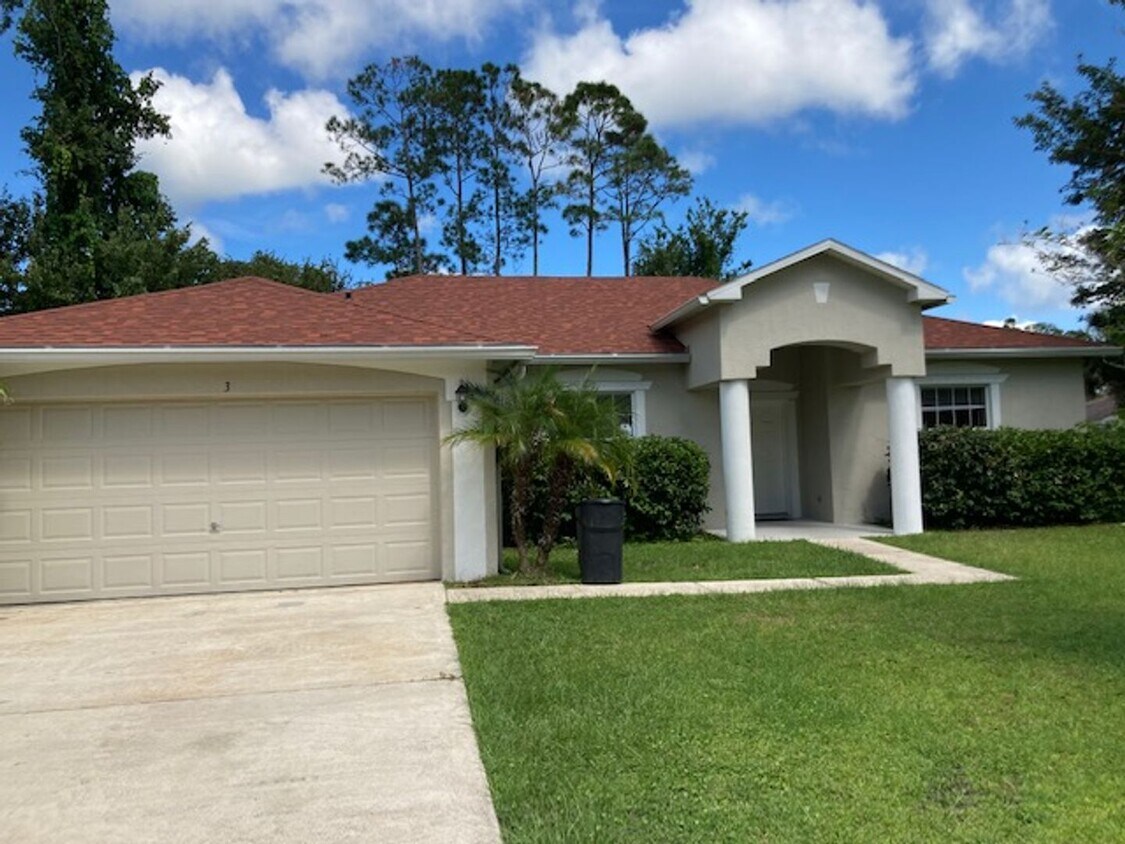 Primary Photo - Spacious 4/2/2 Home with Screened-In Porch...