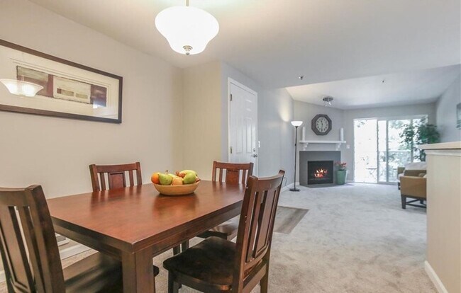 Foto del edificio - 3 Bed 2 Bath Condo is Available for Rent!
