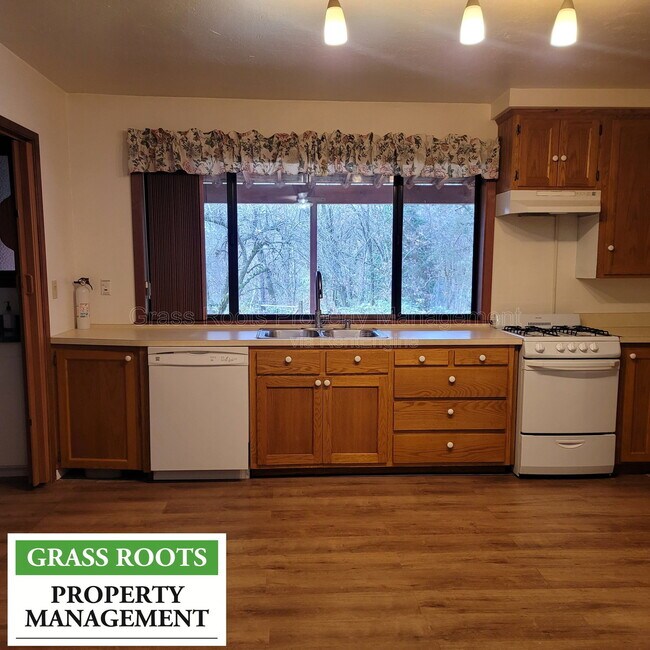 Foto del edificio - 15772 Sunnyvale Ln