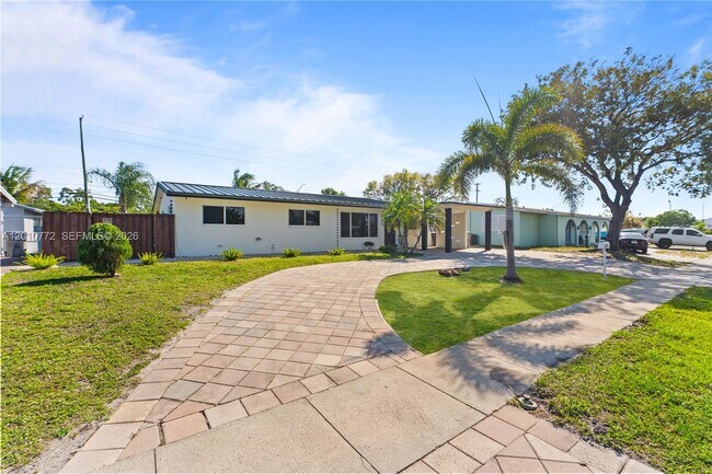 Foto del edificio - 630 NE 23rd Ct